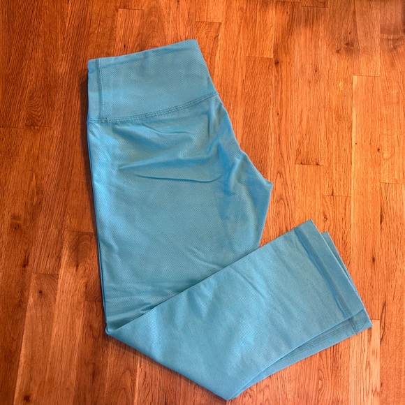 LuluLemon Cropped Leggings - Picture 3 of 4